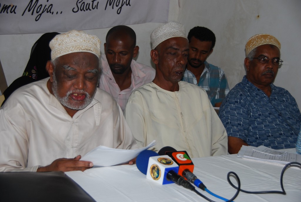 Save Lamu spokesperson, Hussein Soud Maawy, from Lamu Council of Elders reada out the press statement supported by other partner organisations 